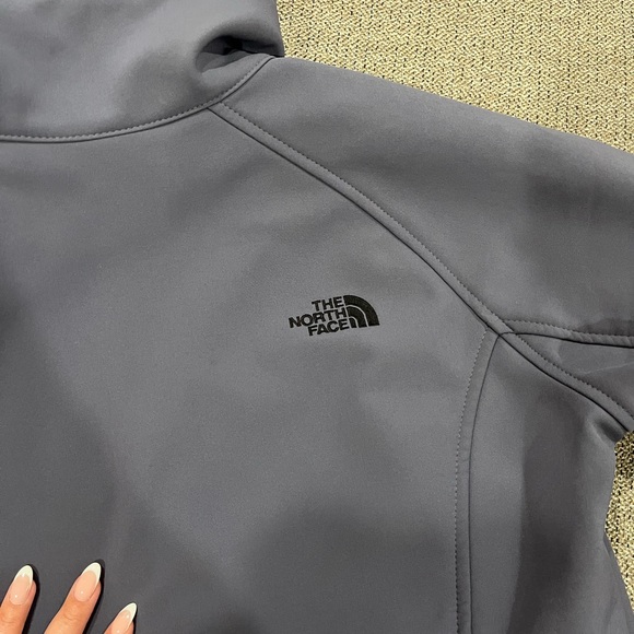 Women’s North Face Jacket - Picture 4 of 5